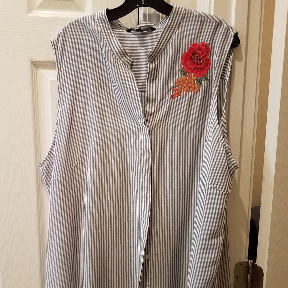 NWOT**Sleeveless Blouse